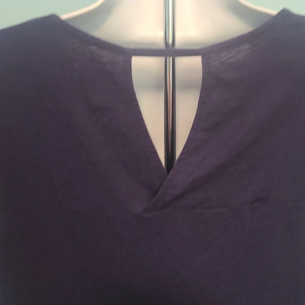 Woman's Top - Picture 4 of 7